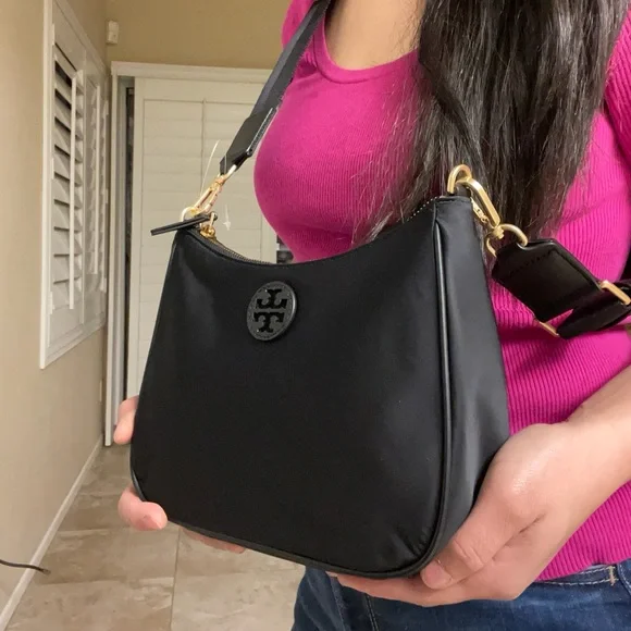 ★毎日使いにも★TORY BURCH Nylon Convertible Shoulder Bag Tory Burch Nylon Printed Web Convertible Crossbody Bag Black
